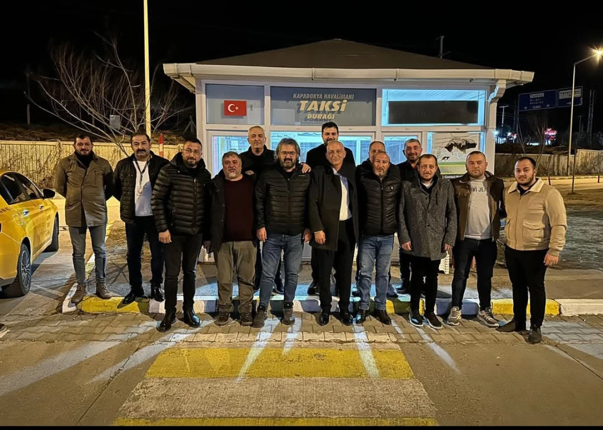 Başkan Adayı Cemil Ekici&rsquo;den Taksici Esnafına &Ccedil;ıkartma