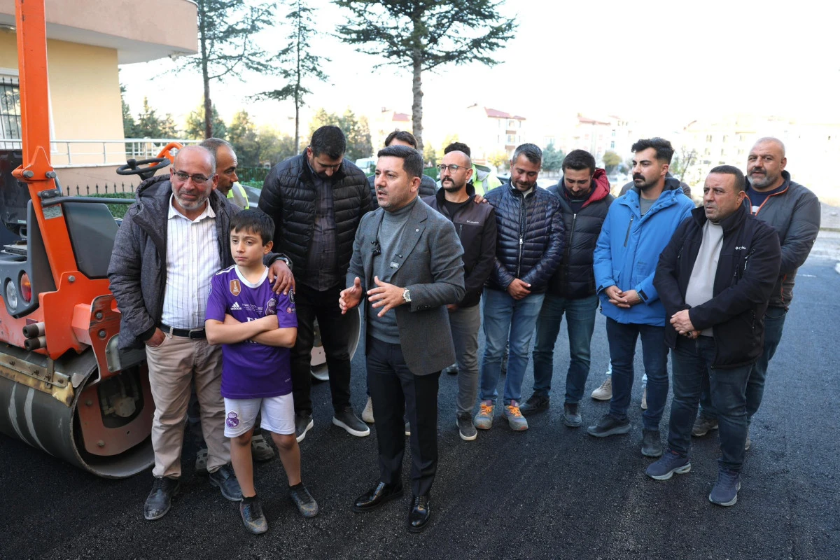 Başkan Rasim Arı: "Asfalt &Ccedil;alışmalarımızın 2025 Finalini Yaptık"