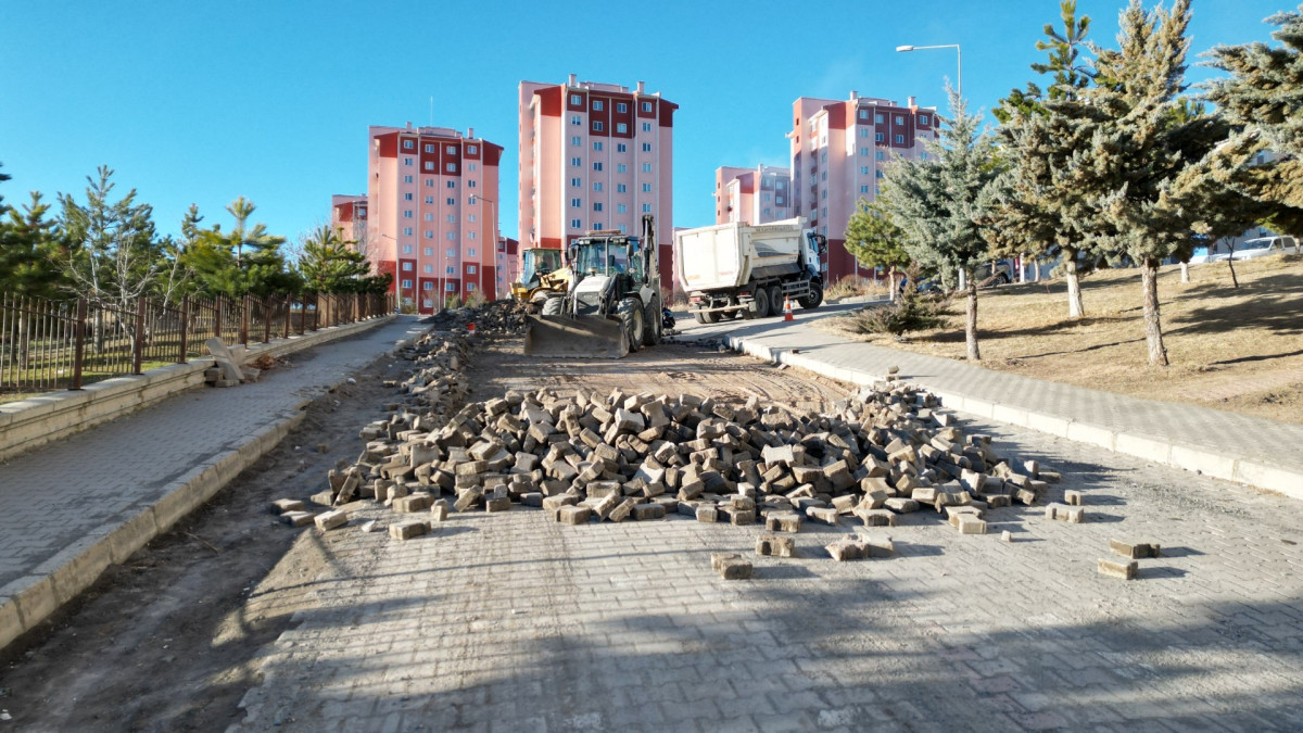 Bekdik Mahallesinde Yol Yenileme Çalışması