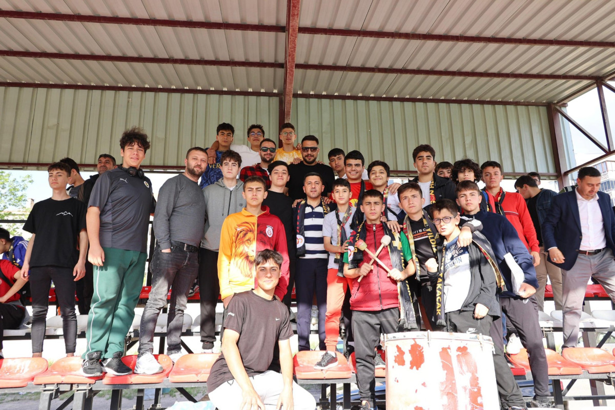 Belediye Başkanı Arı Nevşehir U17 Liginin Final Müsabakasını İzledi