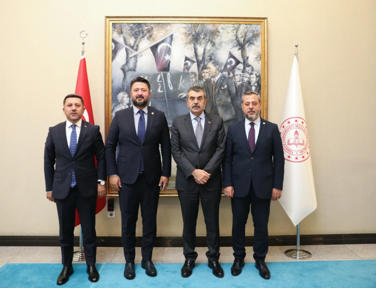 Belediye Başkanı Arı ve Milletvekilleri, Bakan Yusuf Tekin&rsquo;i ziyaret etti