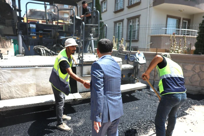 Belediye Başkanı Arı, Yol Yapım Çalışmalarını Yerinde İnceledi