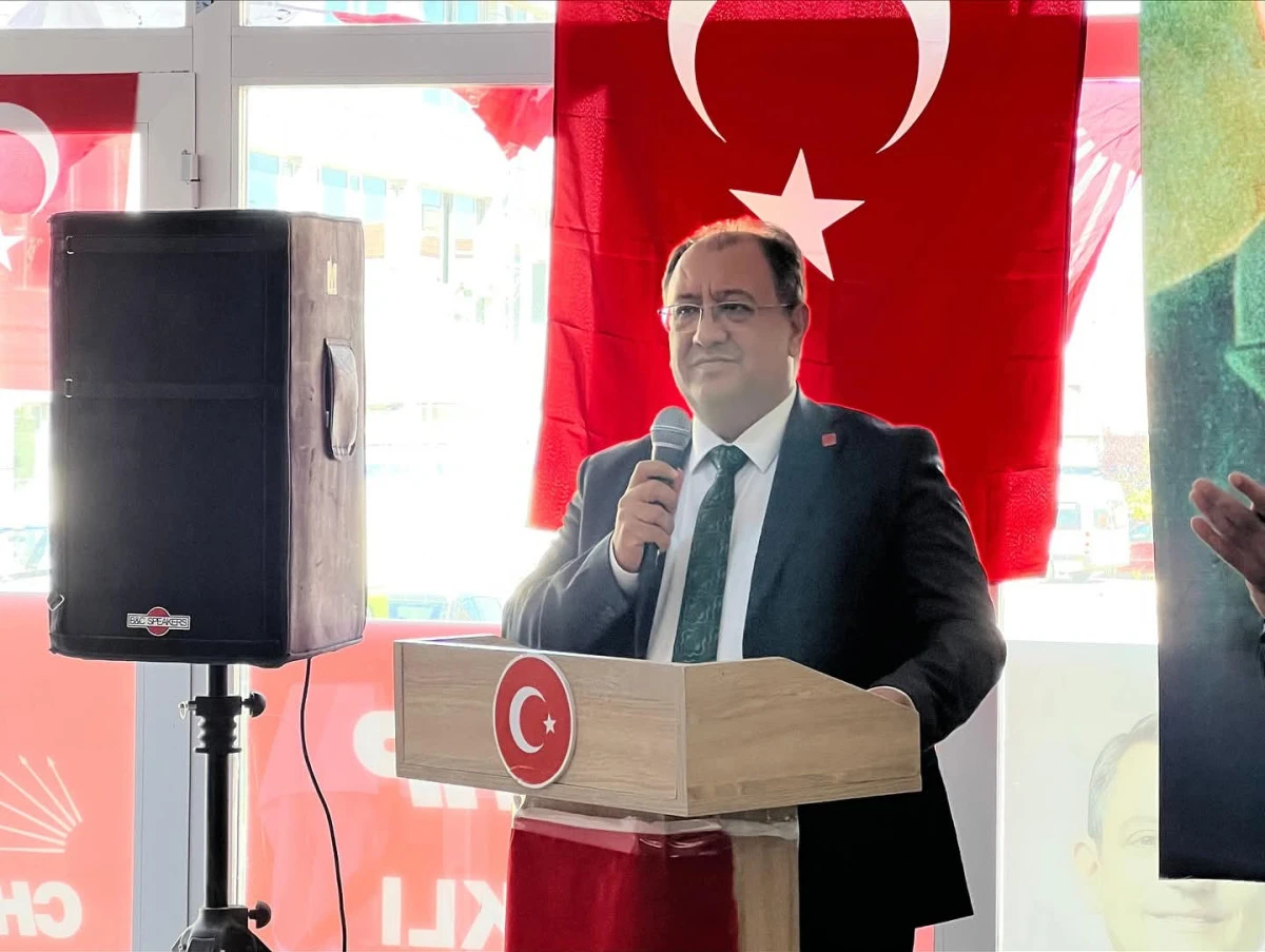 B&uuml;lent Yumuş, 'CHP il binasını terk ediyor, yolumuza devam ediyoruz'