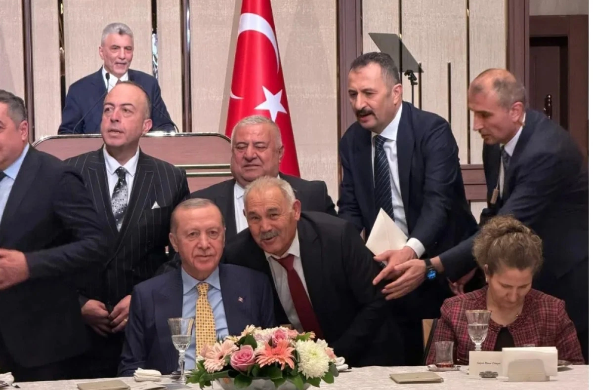 Cumhurbaşkanlığı K&uuml;lliyesi&rsquo;nde Esnaf Buluşması: NEVESOB Başkanı Pınarbaşı da Katıldı