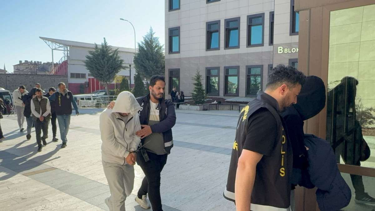 Dolandırıcılık Operasyonunda 15 Gözaltı