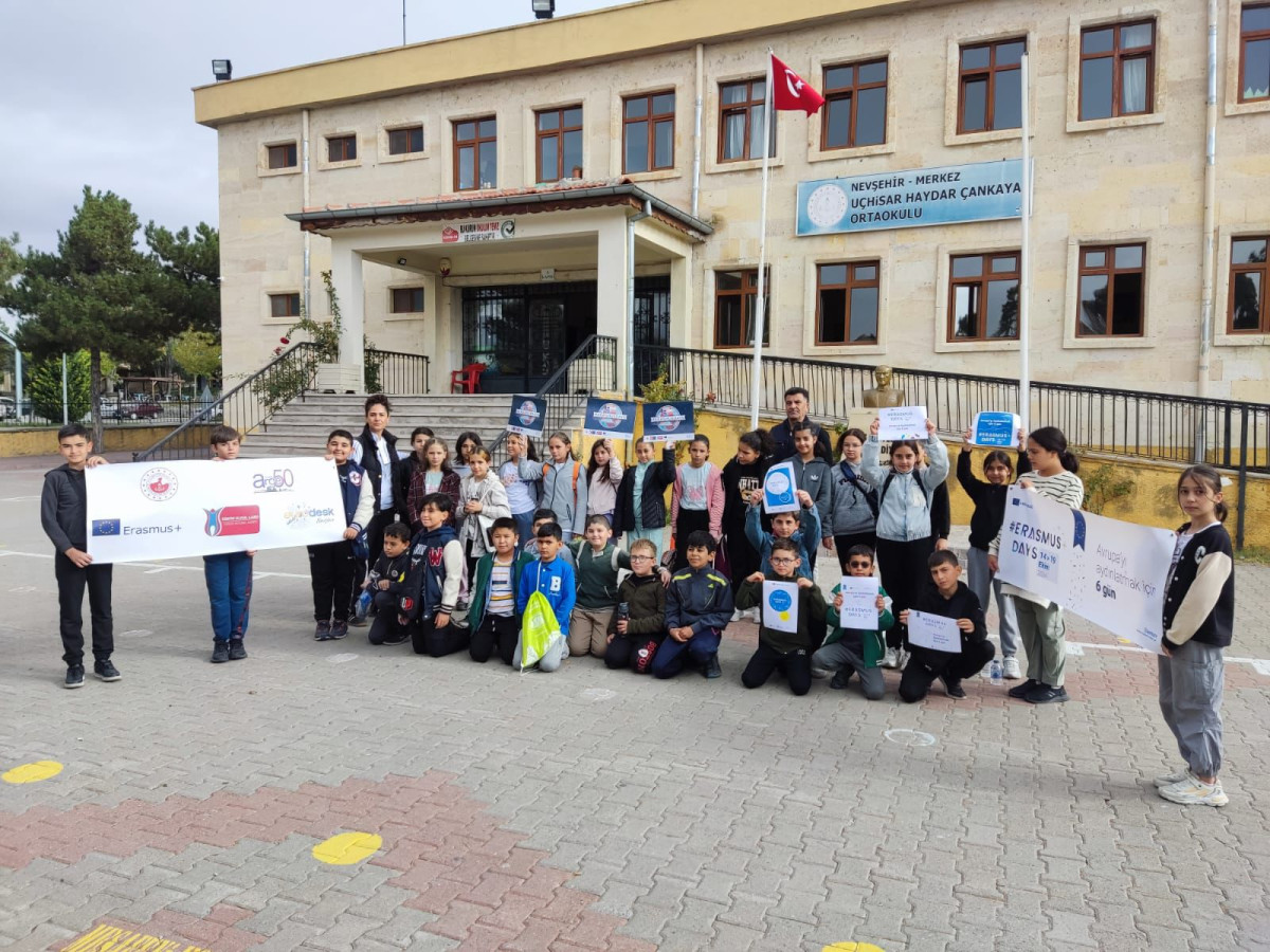 ErasmusDays Kapsamında Nevşehir’de Doğa Yürüyüşü ve Çevre Temizliği Etkinliği Yapıldı