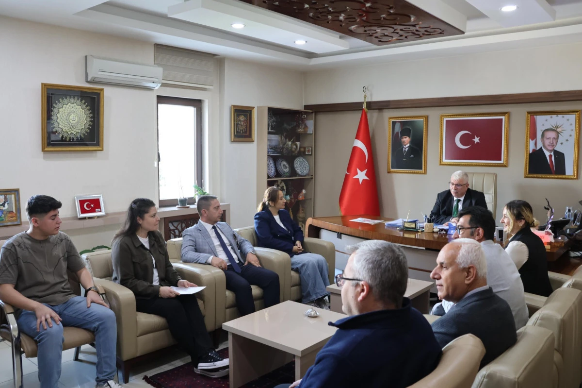 Genç Aşçılardan İl Millî Eğitim Müdürü Yusuf Yazıcı’ya Ziyaret
