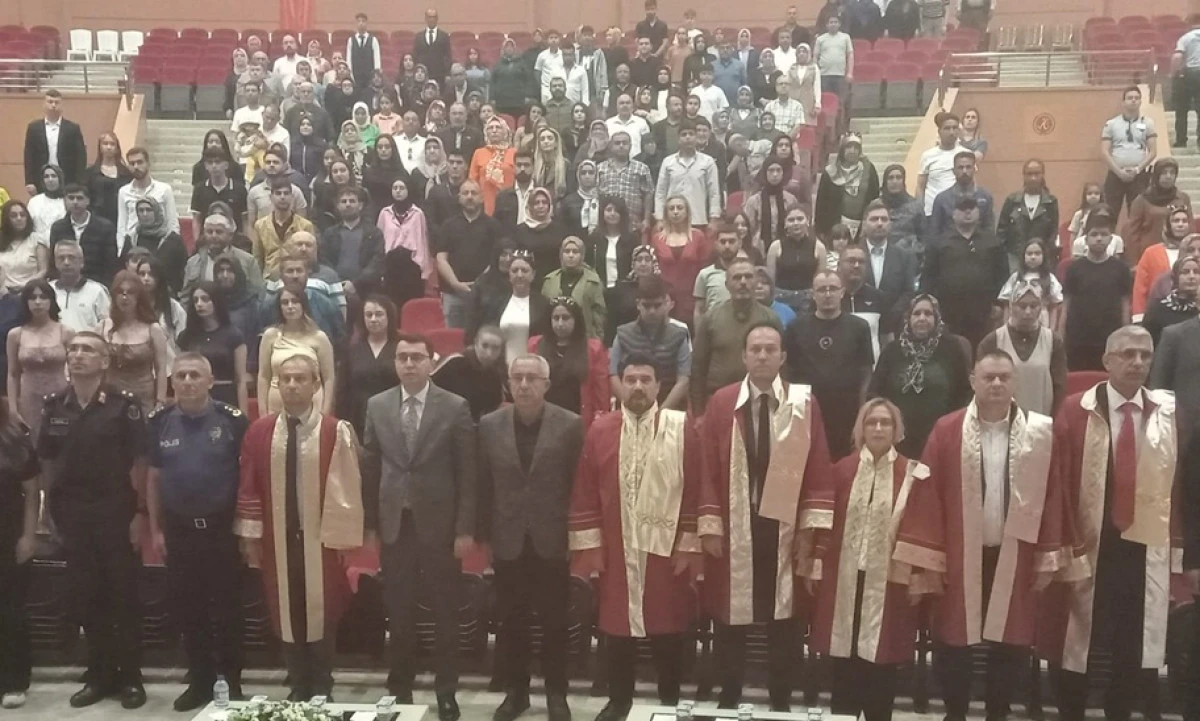 Gülşehir Sosyal Bilimler MYO Mezuniyet Töreni Coşkuyla Gerçekleşti