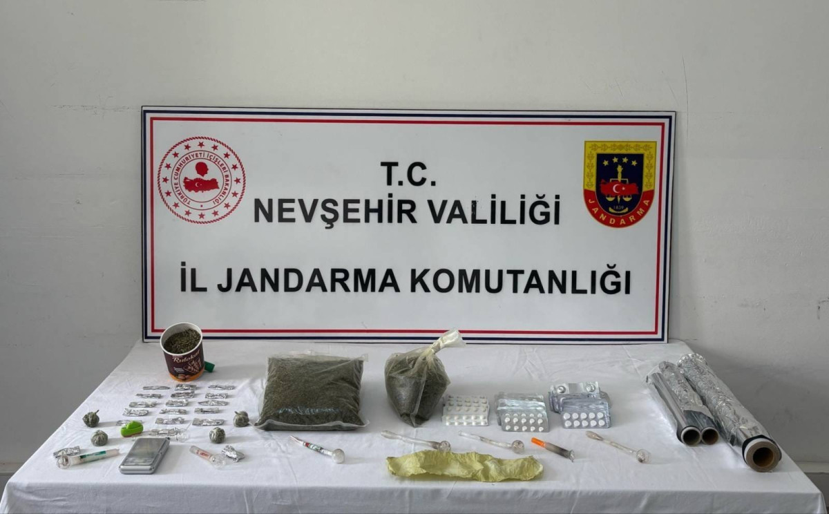 Jandarma 12 adrese baskın gerçekleştirdi