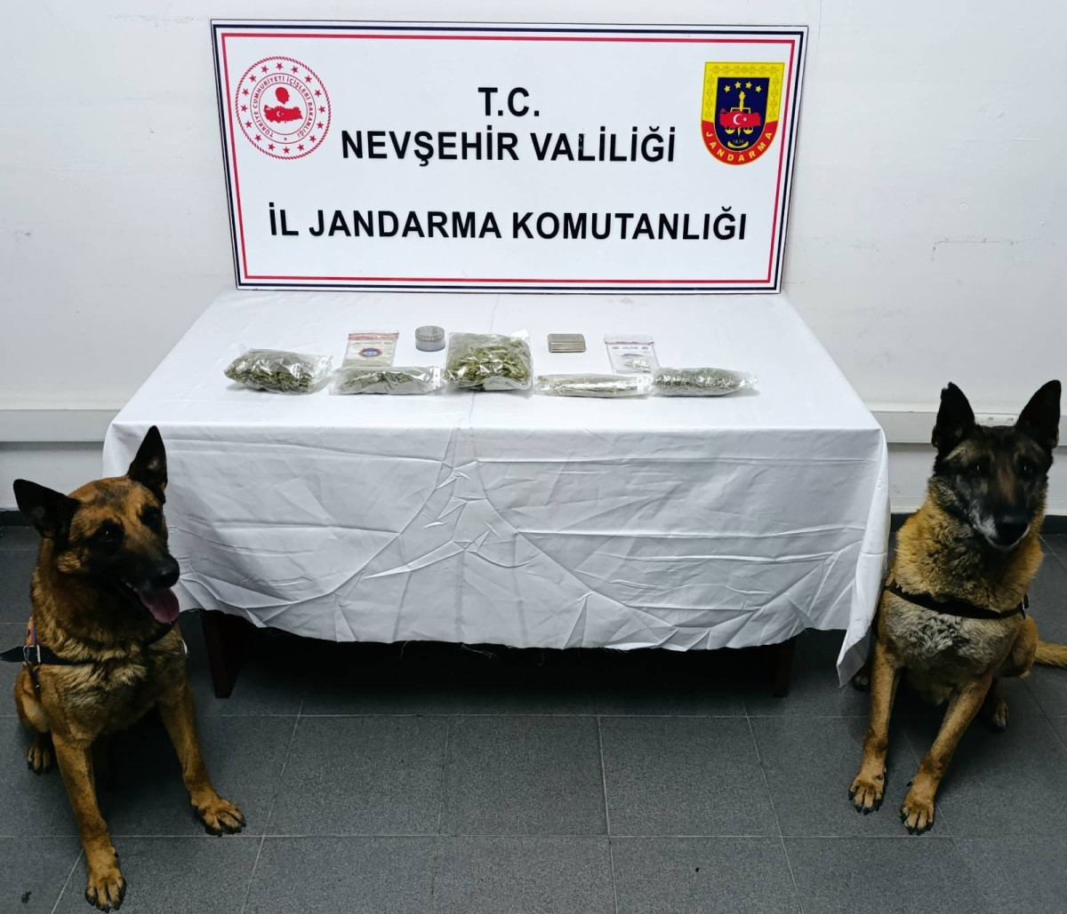 Jandarma Bin 428 Gram Kubar Esrar Ele Geçirdi