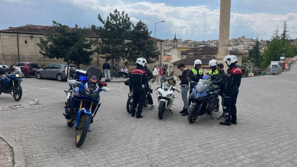 Jandarma Ürgüp’te Motosikletleri Denetledi