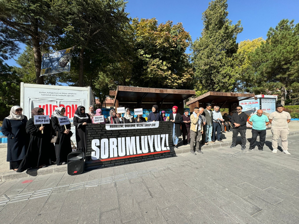 Kadına yönelik şiddet protesto edildi