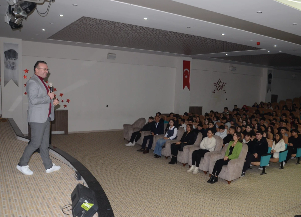 Kardelen’de “Etkili ders çalışma, sınav kaygısı ve motivasyon semineri” düzenlendi