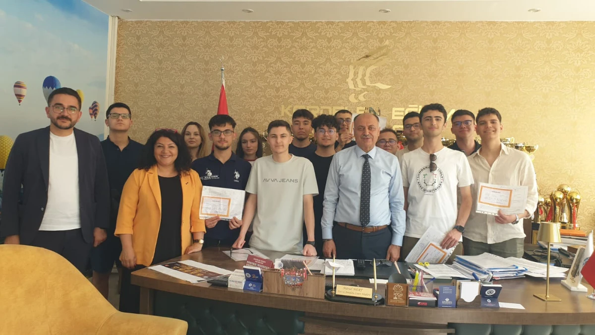 Kardelen&rsquo;de &ouml;ğrencilerin karne sevinci