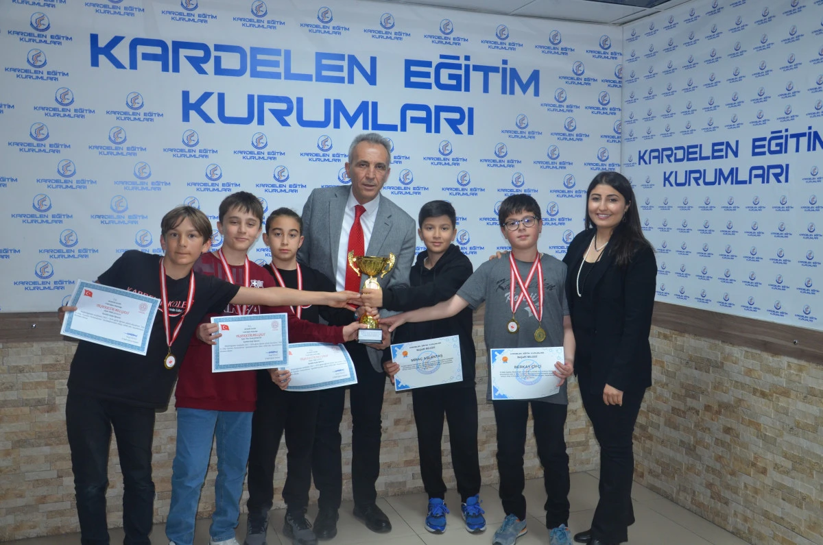 Kardelenli öğrenciler Akıl ve Zeka Oyunları Turnuvasına damga vurdu