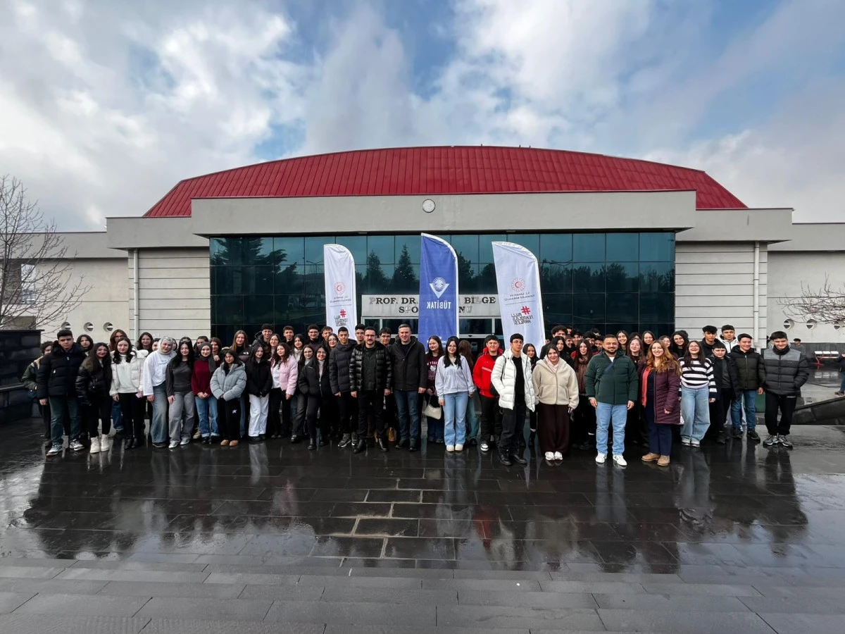 Kardelenli &ouml;ğrencilerden T&Uuml;BİTAK şampiyonlarına ziyaret