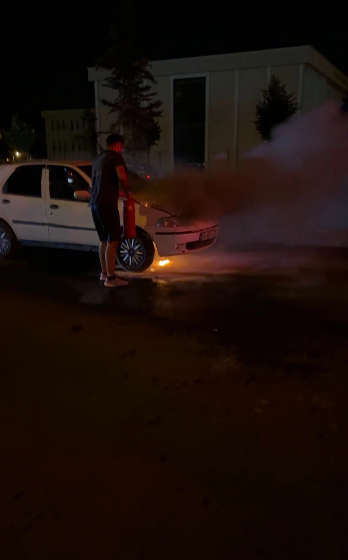 Kayaşehir'de Seyir Halindeki Otomobilde Yangın Paniği