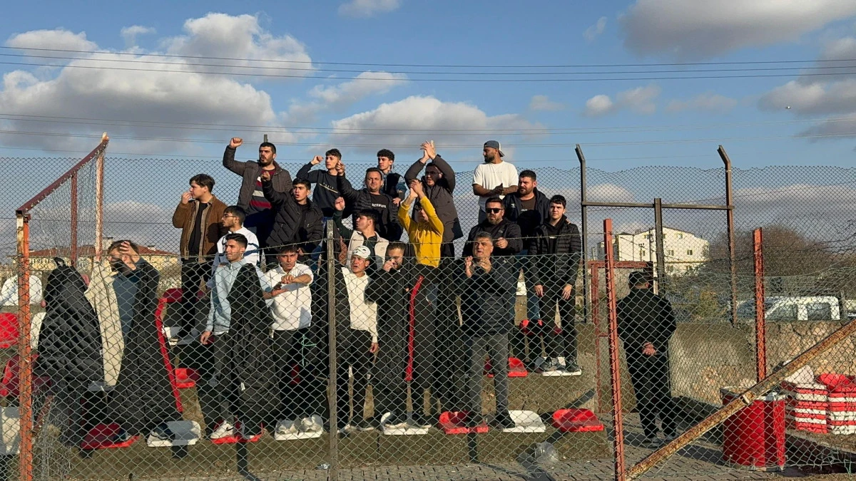 Meterisliler Taraftar Grubu, Tüm Olumsuzluklara Rağmen Takımının Yanında!