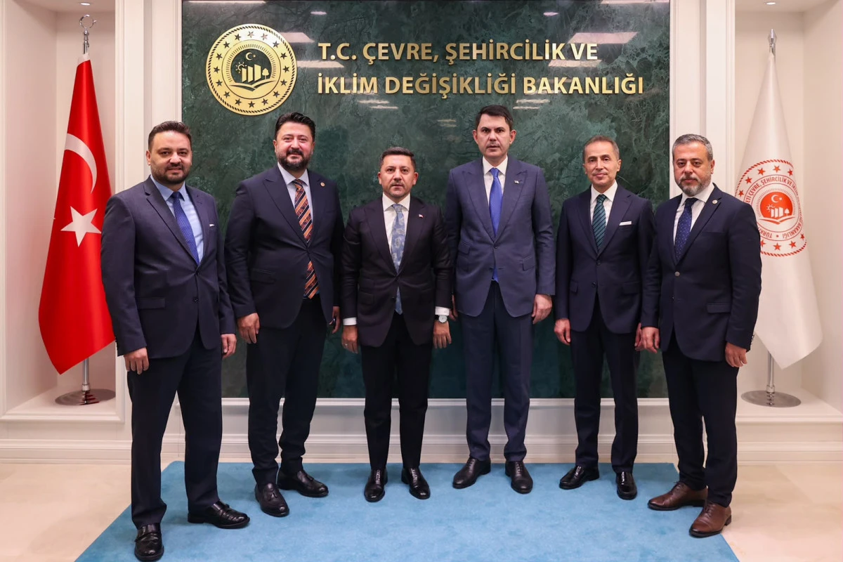Nevşehir heyeti, &Ccedil;evre ve Şehircilik Bakanı Kurum&rsquo;u ziyaret etti