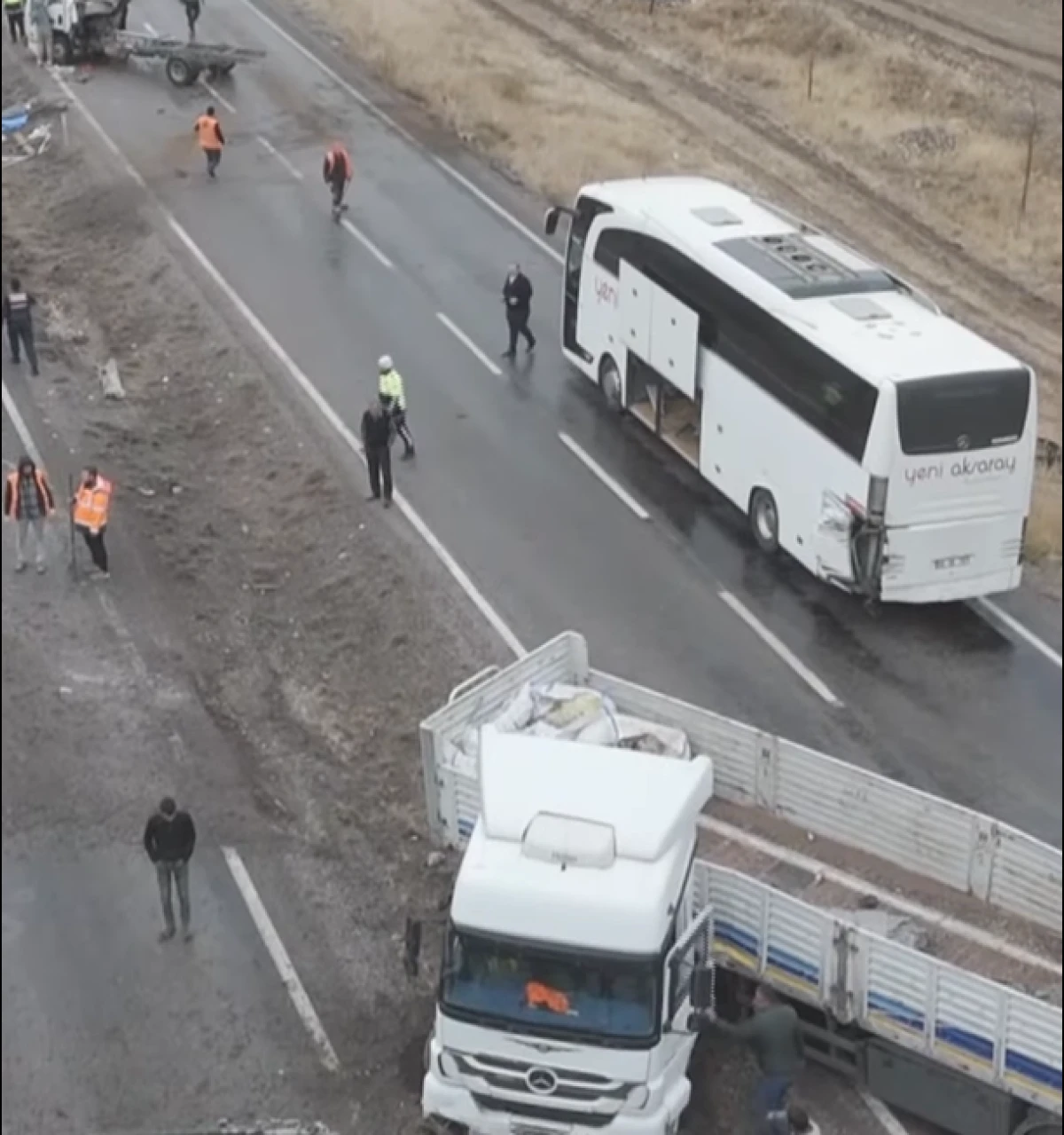Nevşehir-Kayseri Karayolunda Tır ve Yolcu Otobüsü Çarpıştı: 1 Ölü, 12 Yaralı