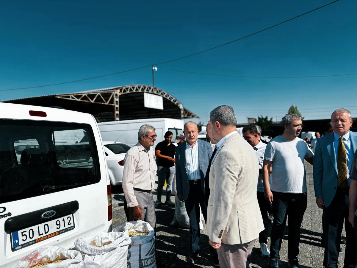 Nevşehir Ticaret Borsası Zahire Pazarında Aşure Dağıttı
