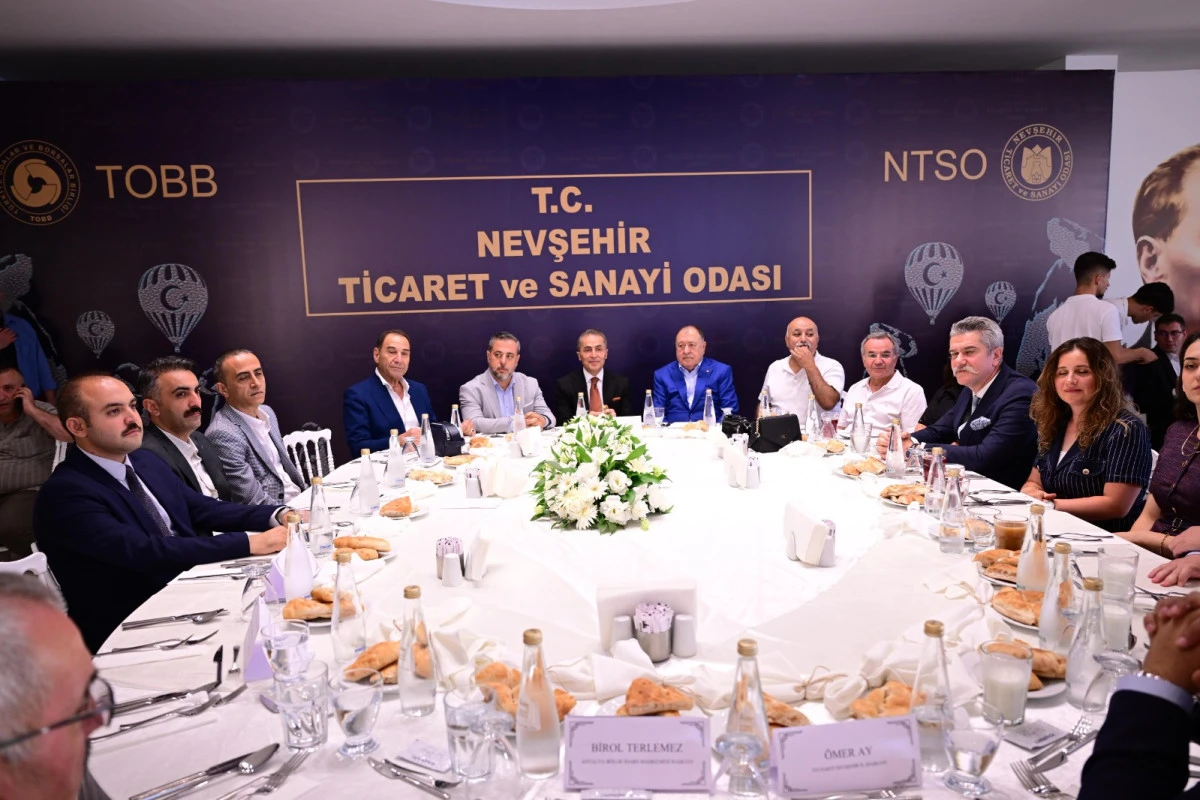 Nevşehir Ticaret ve Sanayi Odası (NTSO) Başkanı Arif Parmaksız Başkanlığında yemek programı d&uuml;zenlendi.