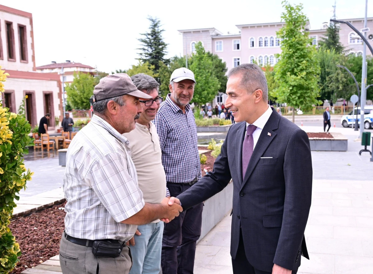 Vali H&uuml;seyin K&ouml;k, Kozaklı'da Esnafla Bir Araya Geldi