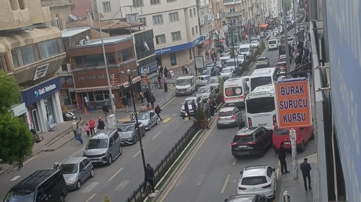 Nevşehir&rsquo;de Ambulansa Yol Vermeyi Ne Zaman &Ouml;ğreneceğiz? "O Aracın İ&ccedil;inde Siz de Olabilirdiniz!"