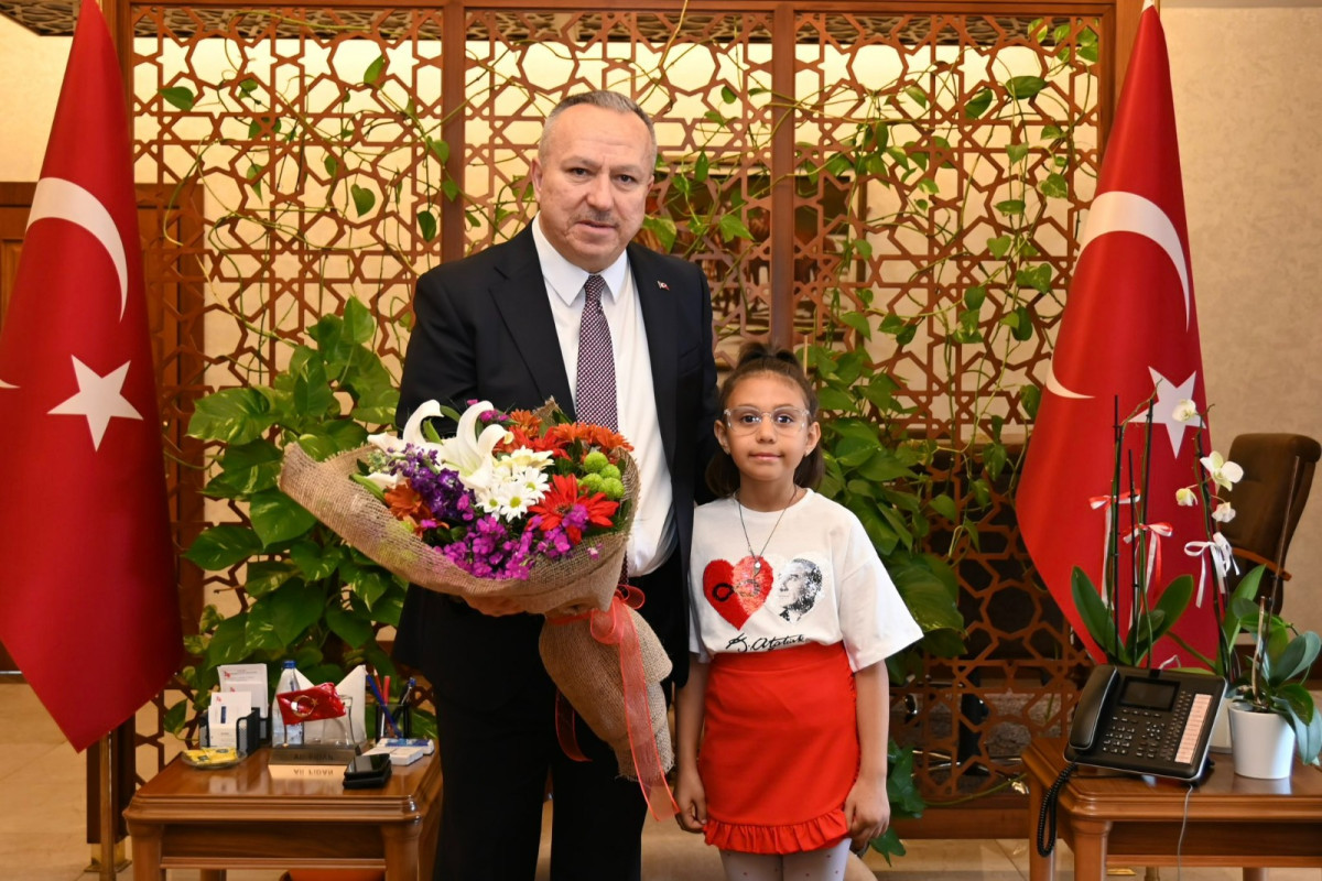 Nevşehir'de ilkokul 3. sınıf öğrencisi temsili Vali oldu