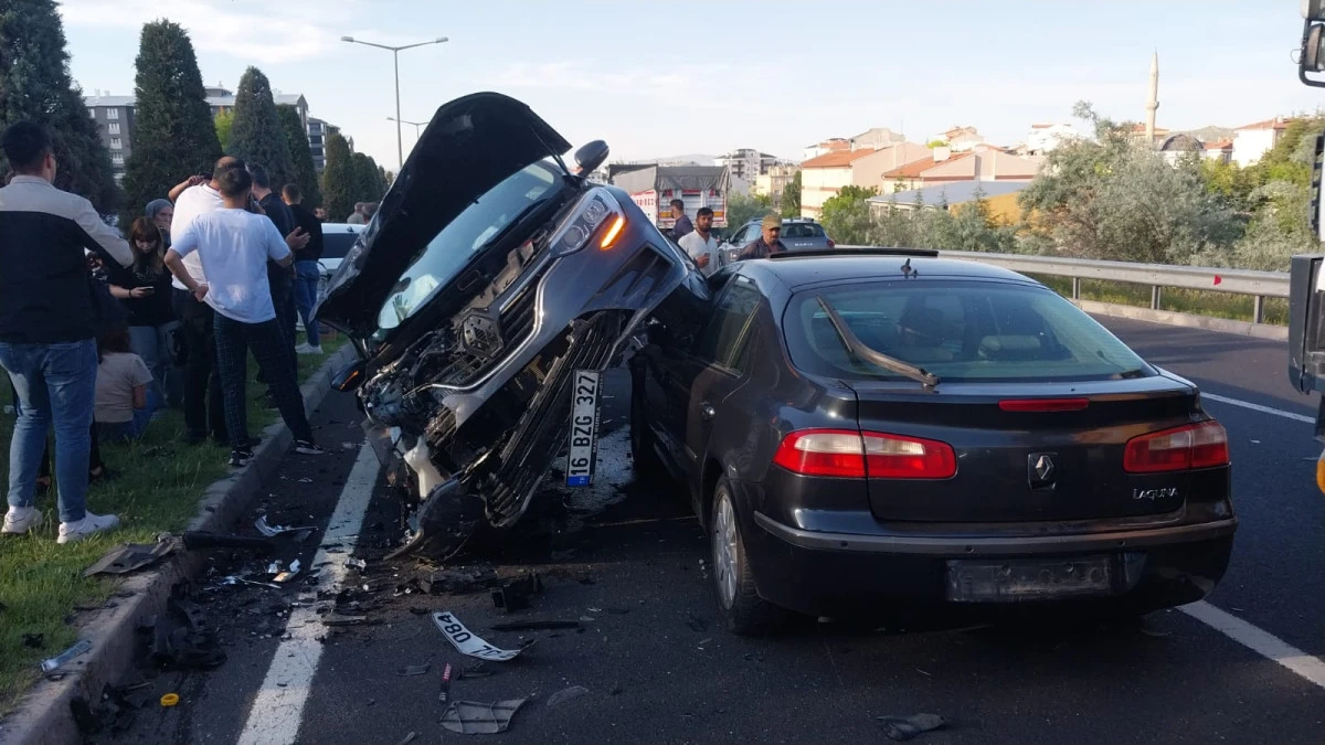Nevşehir’de Zincirleme Kaza: 4 Araç Birbirine Gird