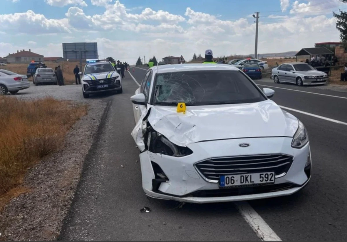 Nevşehir&rsquo;in Avanos il&ccedil;esine bağlı Kalaba beldesinde yolun karşısına ge&ccedil;mek isterken otomobilin &ccedil;arptığı yaya hayatını kaybetti.