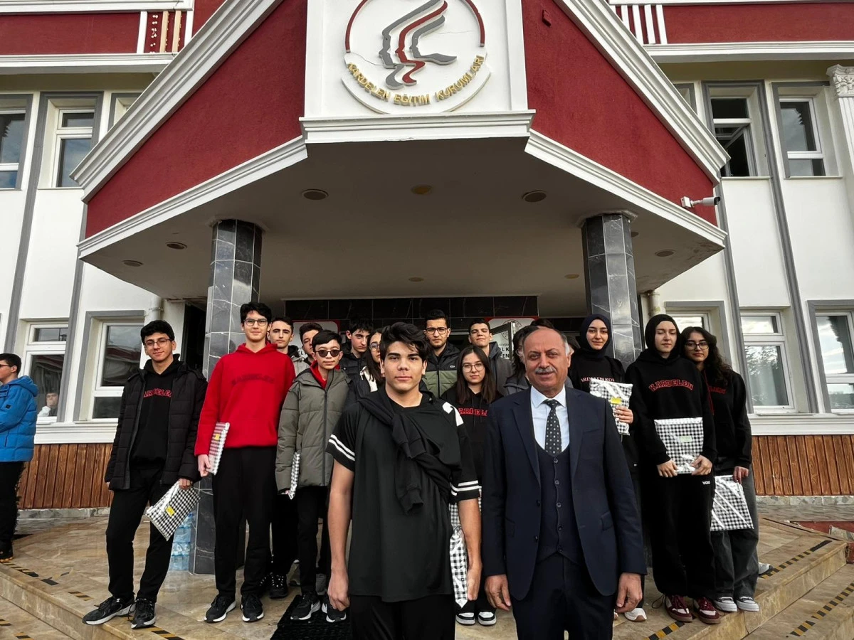Özel Kardelen Fen ve Anadolu Lisesinde şampiyonlar ödüllendirildi