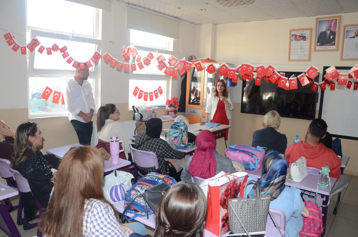 Özel Kardelen İlköğretim Okulunda 3. sınıfların veli toplantısı yapıldı