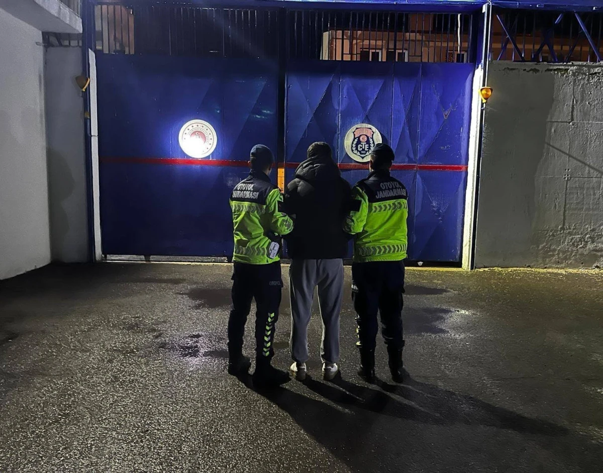 Sahte Kimlik Oyunu Otoyol Gişelerinde Bozuldu 15 Ayrı Su&ccedil;tan Aranan Şahıs Yakalandı!