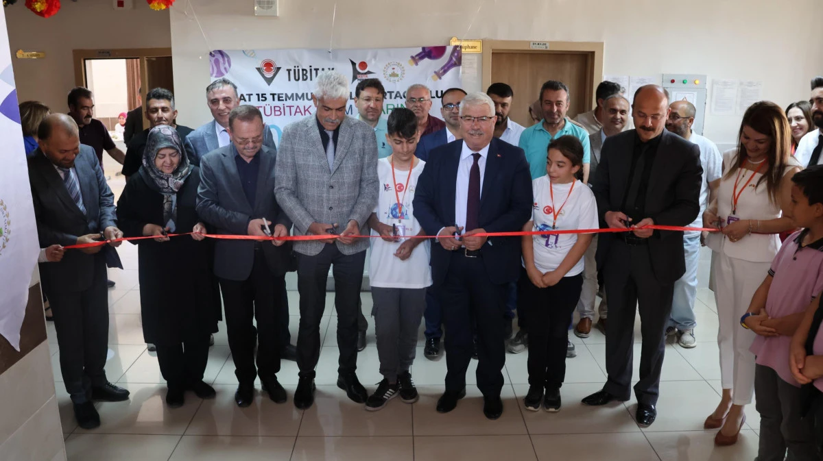 “TÜBİTAK İle Hayal Et, Bilimle Geleceği İnşa Et” Sergisi Çat’ta Açıldı