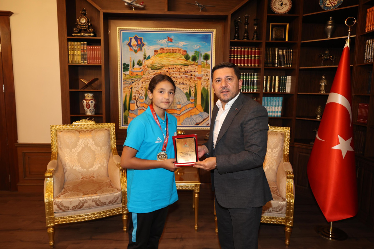 Türkiye Şampiyonu Kılıç’tan Belediye Başkanı Arı’ya Ziyaret