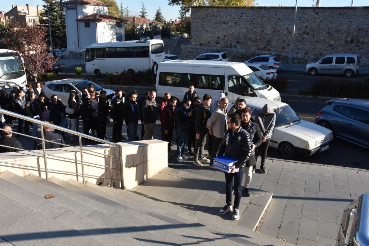 Üniversite öğrencisinin liderliğini yaptığı çete çökertildi