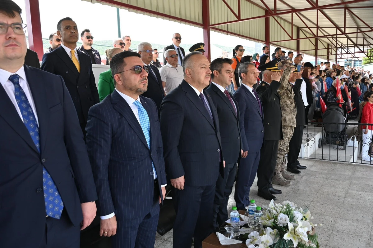 Vali Ali Fidan, 19 Mayıs Kutlama Programına Katıldı