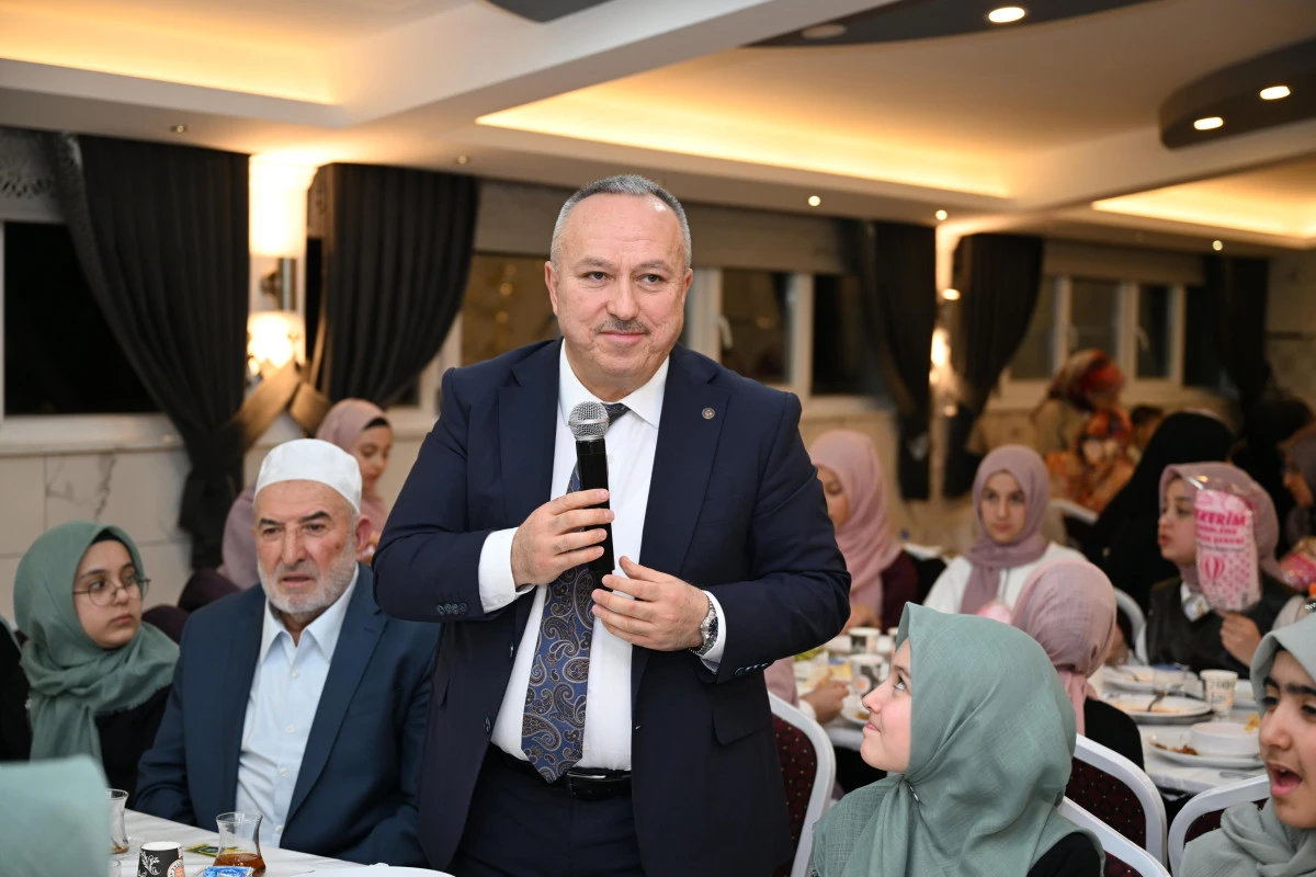 Vali Ali Fidan, Hafız Adaylarıyla İftar Sofrasında Buluştu