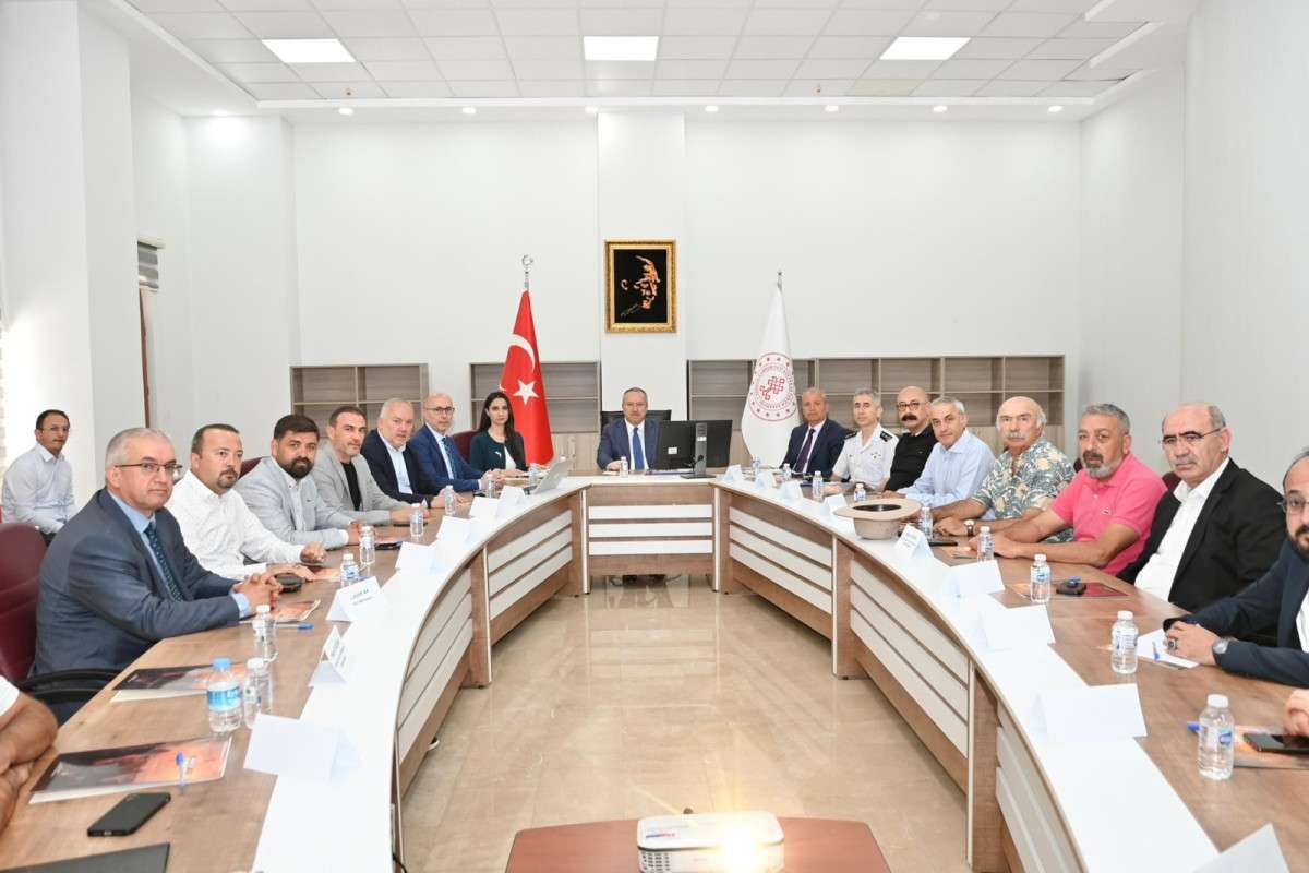 Vali Fidan, Turizmcilerle bir araya geldi