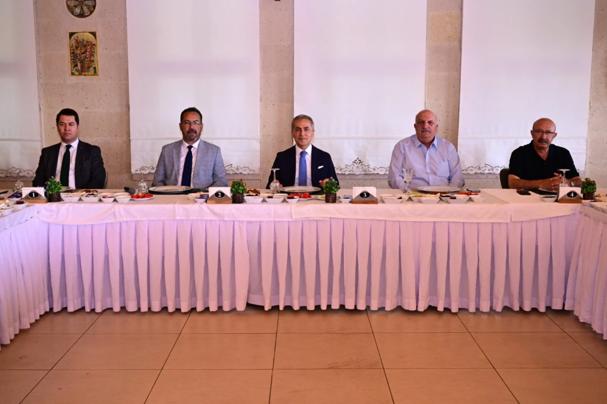 Vali H&uuml;seyin K&ouml;k, gazeteciler ile kahvaltıda bir araya geldi