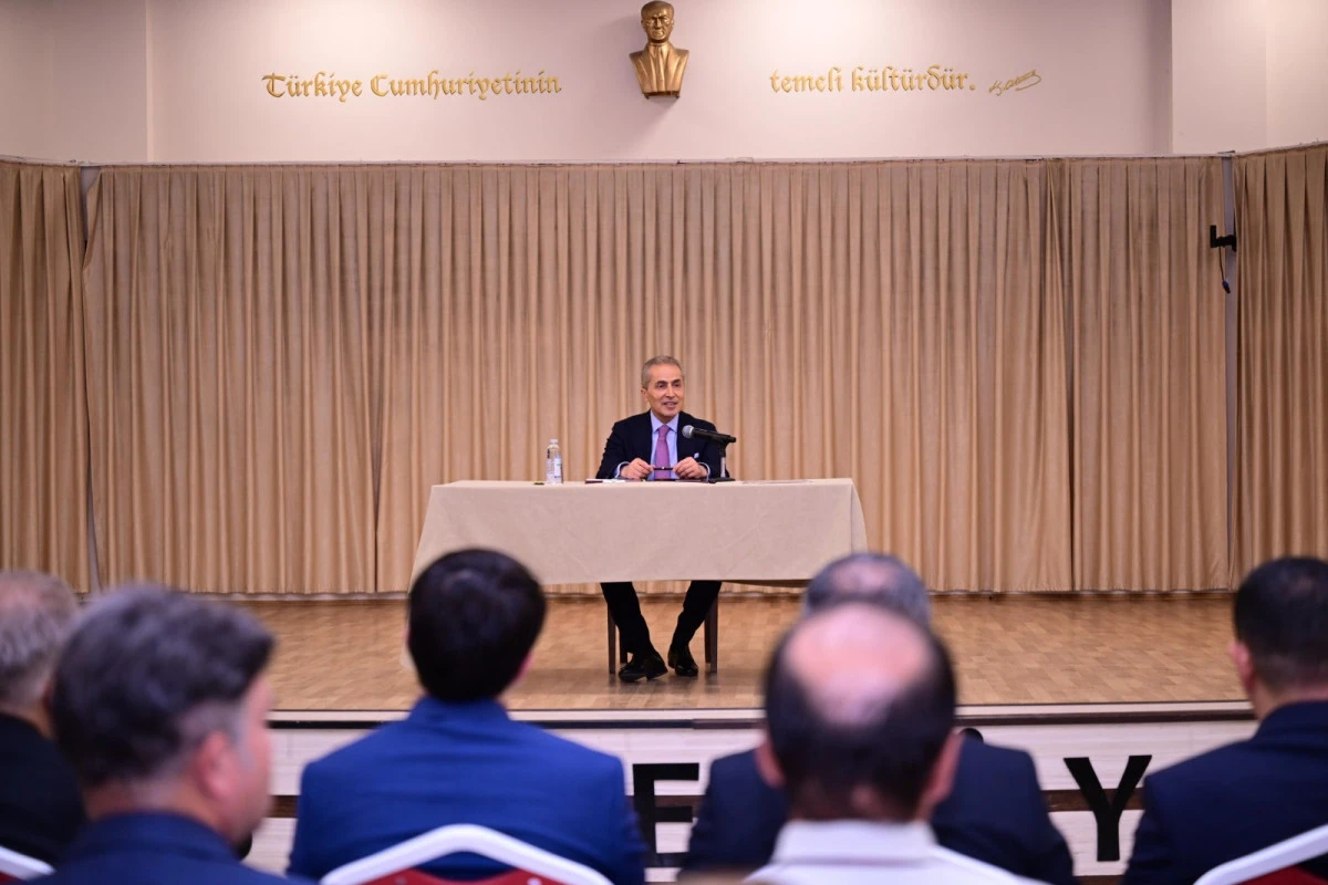 Vali H&uuml;seyin K&ouml;k, &Uuml;rg&uuml;p&rsquo;te muhtarlarla bir araya geldi