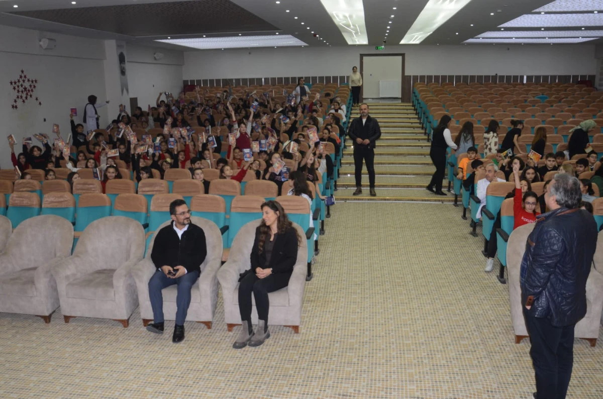 Yazar Zübeyir Tokgöz, Kardelenli Öğrencilerle Buluştu